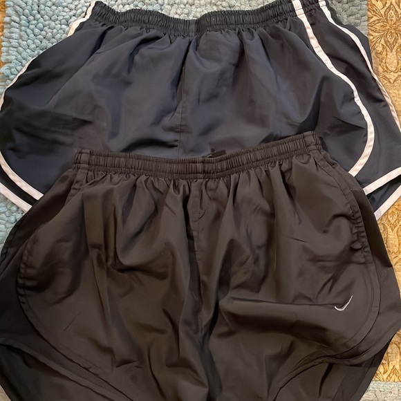 2 PAIR OF NIKE DRI FIT ATHLETIC SHORT SIZE MEDIUM WOMEN - Picture 10 of 10